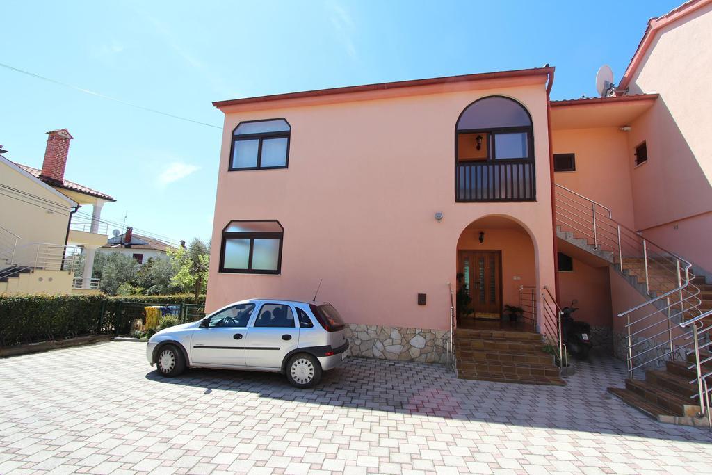 Apartment Rozi *