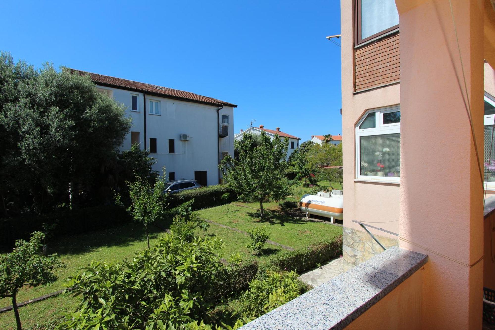 Apartment Rozi *